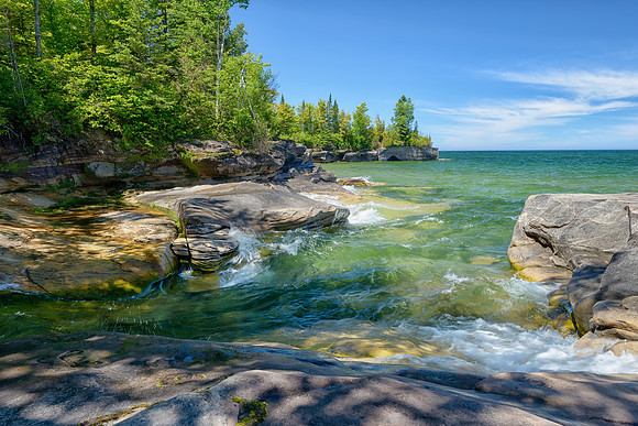 Beautifuly clear Lake Superior cove