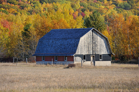 Autumn barn in the Sleeping Bear Dunes