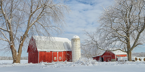 Snowy barn in Vestaburg, MI