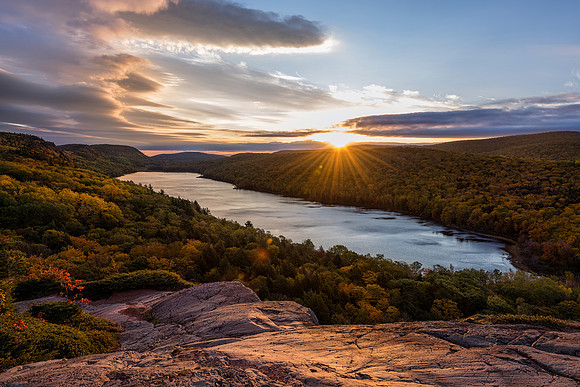 A wind swept Lake of The Clouds Sunrise