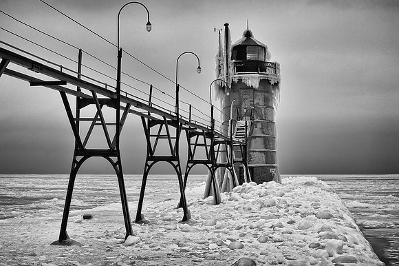 Soutn Haven Lighthouse-Black and white