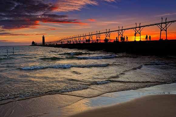 Grand Haven lighthouse silhouttee