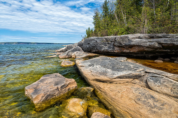 Fractured rocks on Lake Superior