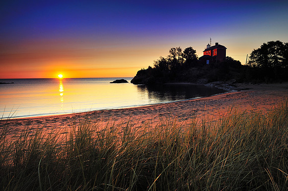 marquette lighthouse sunrise-br