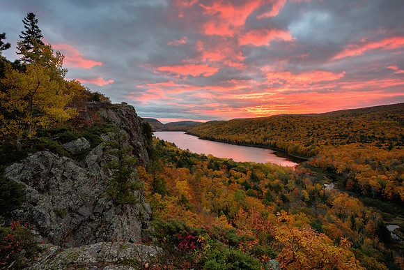 Dawn at Lake of the Clouds