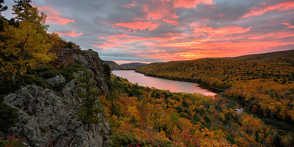 Lake of the Clouds Autumn surprise