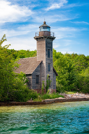 Even g light at Grand Island Lighthouse